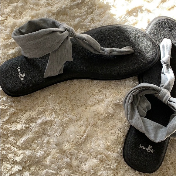 Light grey Sanuks - Picture 2 of 4